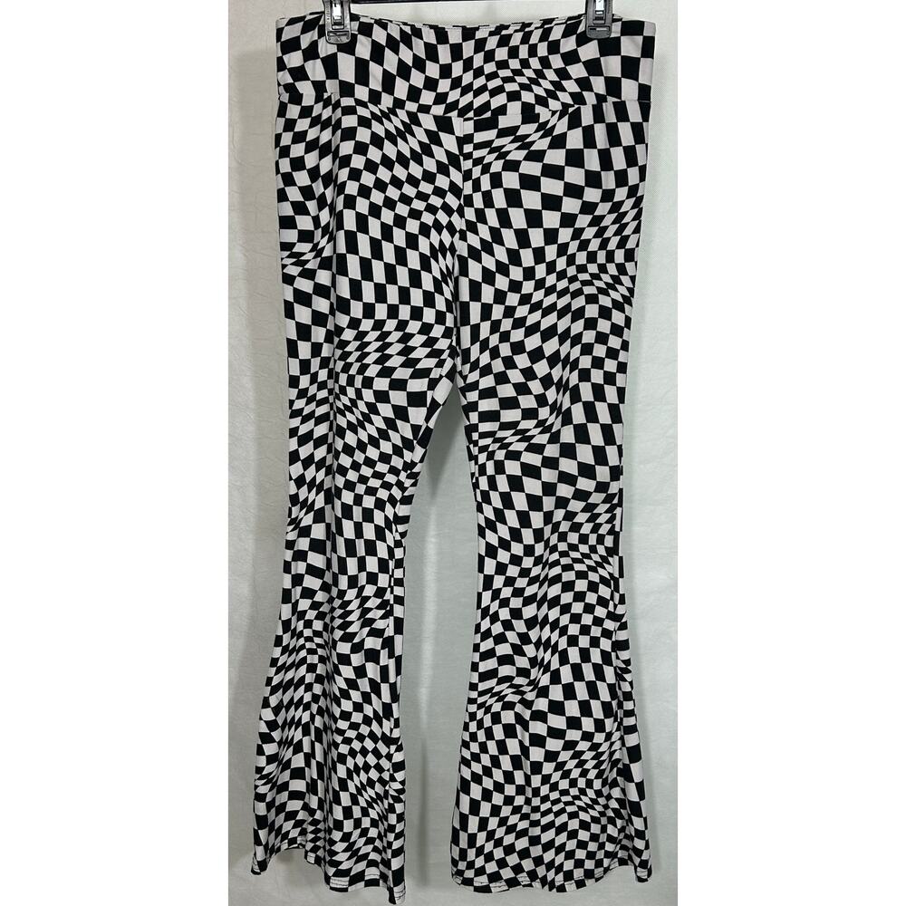 No Boundaries XXL Optical Illusion Checkered Flare Pants Black White